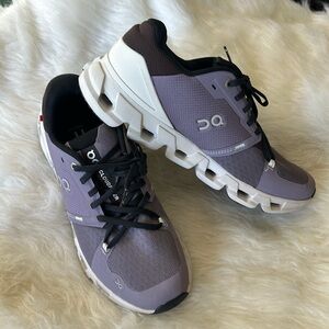 Oncloud running hiking tennis shoes lavender worn once
